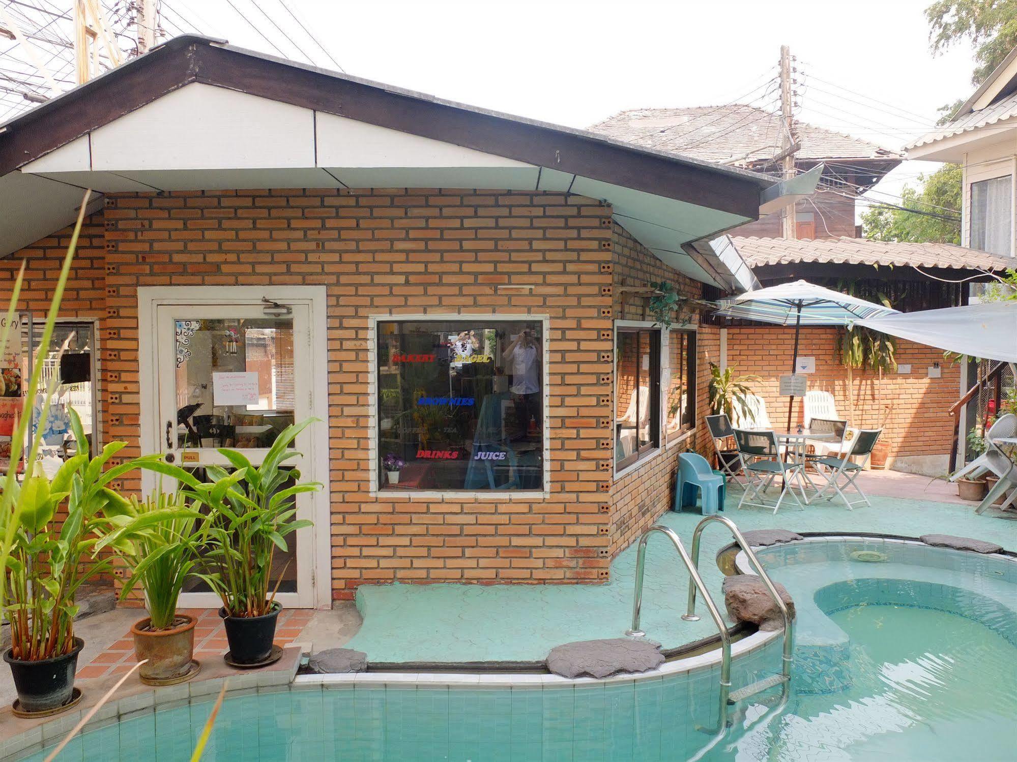 Boonmee Guest House เชียงใหม่ ภายนอก รูปภาพ